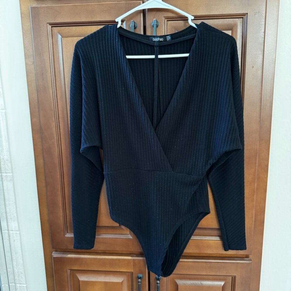 BooHoo Ribbed V Neck Bodysuit Sz Large Black